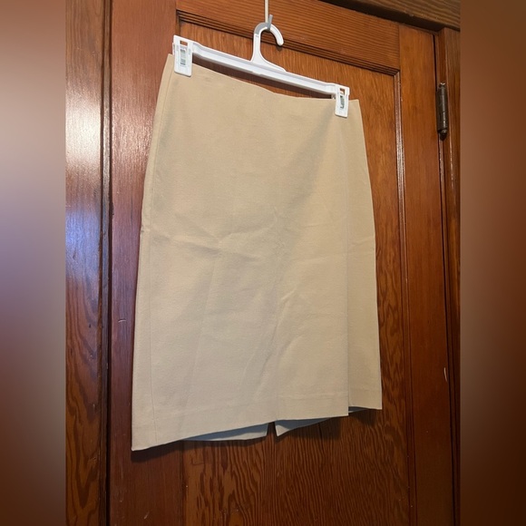 Talbots NWT Women’s Tan Skirt Size 8 - Picture 1 of 4